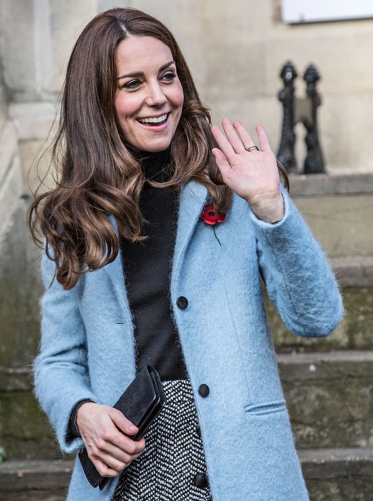 Kate Middleton w niebieskim płaszczu Mulberry