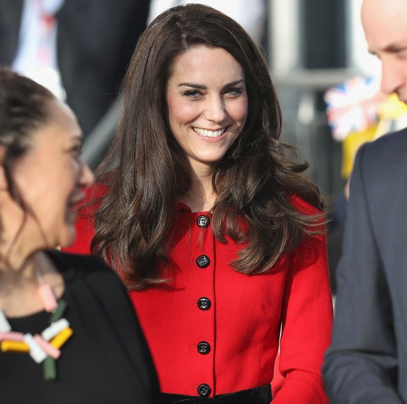 LOOK OF THE DAY: Kate Middleton w czerwonym zestawie