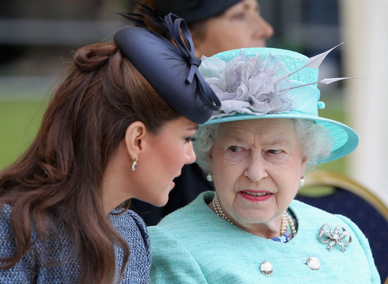Chłodne relacje między Elżbietą II i Kate. Za co królowa krytykuje księżną Cambridge?