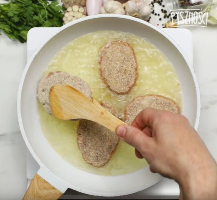 Kotlety mielone z chałką