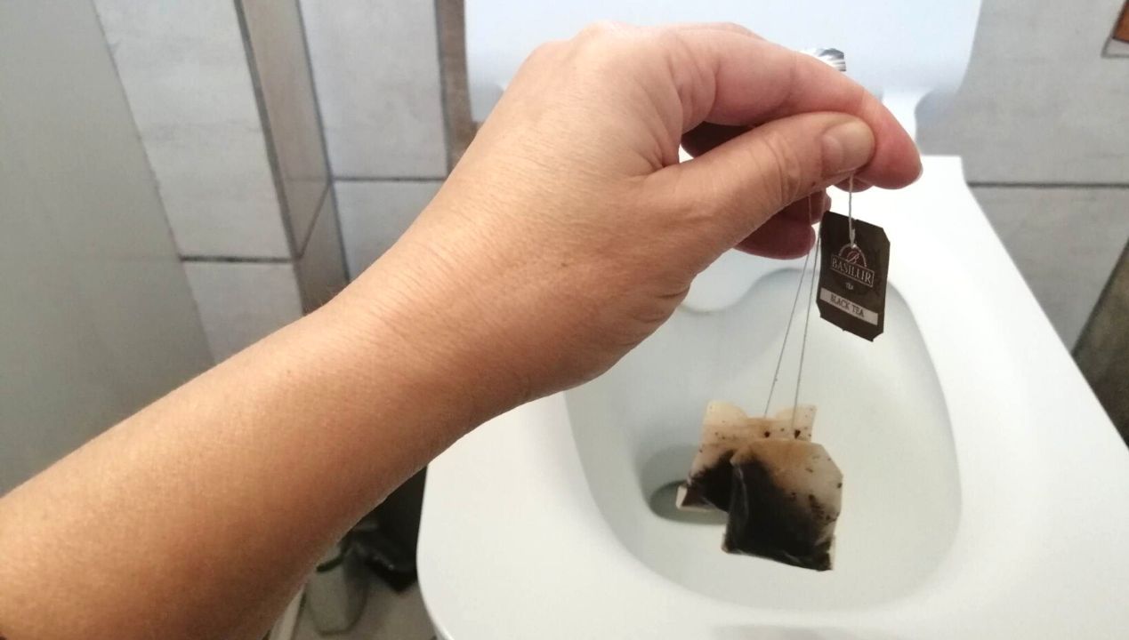 Surprising toilet cleaning hacks: From tea bags to vinegar, here's what works best