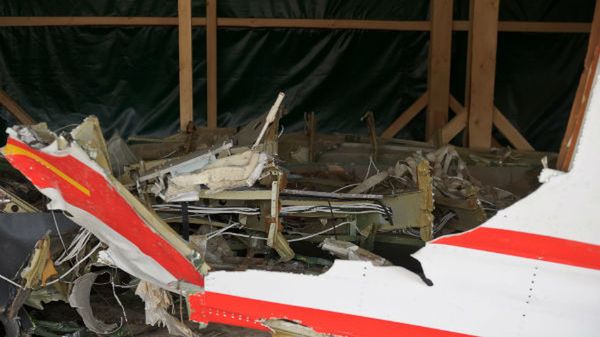 Wrak prezydenckiego samolotu TU-154M na lotnisku Siewiernyj