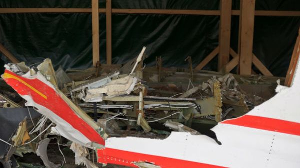 Wrak prezydenckiego samolotu TU-154M na lotnisku Siewiernyj