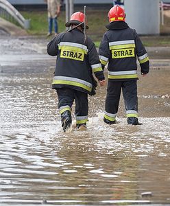 Podtopienia po ulewach. Woda wokół szpitala w Elblągu
