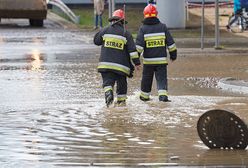 Podtopienia po ulewach. Woda wokół szpitala w Elblągu