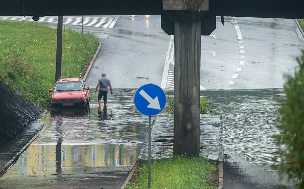 Alert pogodowy. Ostrzeżenia IMGW przed ulewami i wichurami