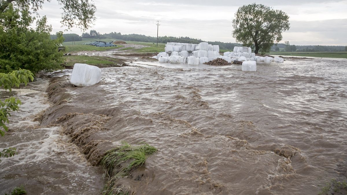Siemien Nadrzeczny, Gmina Łomża po dużej ulewie podtopienia i zalane domy; fot. Marek Maliszewski/REPORTER