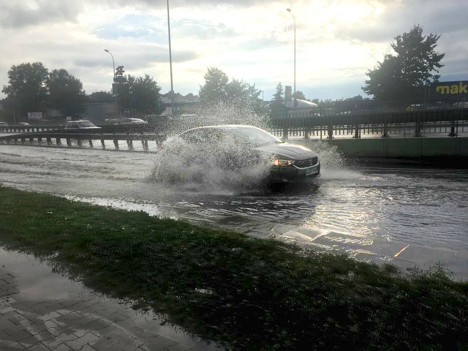 Pogoda. Alert IMGW. Burze z gradem w 11 województwach