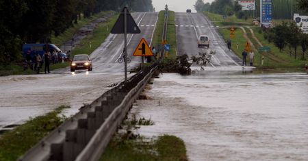 Potężne ulewy na Lubelszczyźnie. Ewakuacja mieszkańców, 34 zastępy straży w akcji