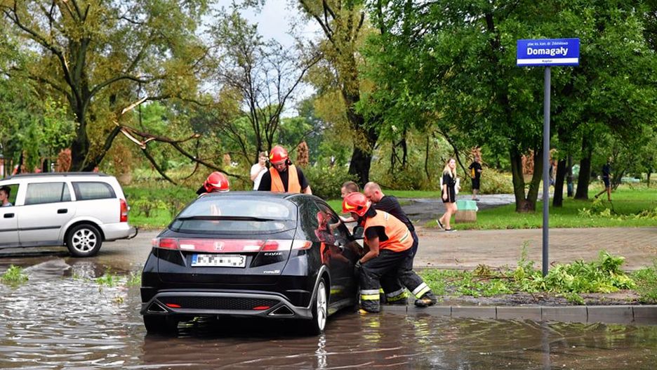Pogoda. Burze i ulewy utrzymają się na południowym wschodzie do wieczora