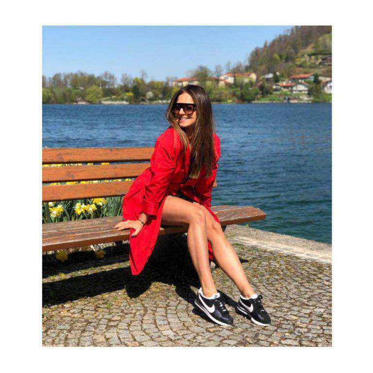 Anna Lewandowska w płaszczu z Mango