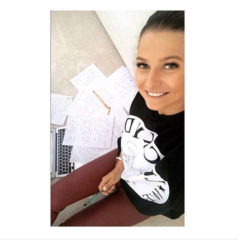 Anna Lewandowska w bluzie z Zary