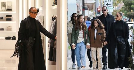 Odziana w czarny płaszcz Jennifer Lopez i ponury Alex Rodriguez z dziećmi korzystają z promocji na zakupach w Beverly Hills (ZDJĘCIA)