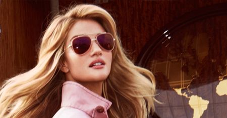 Lotniskowa moda Rosie Huntington-Whiteley w "InStyle"