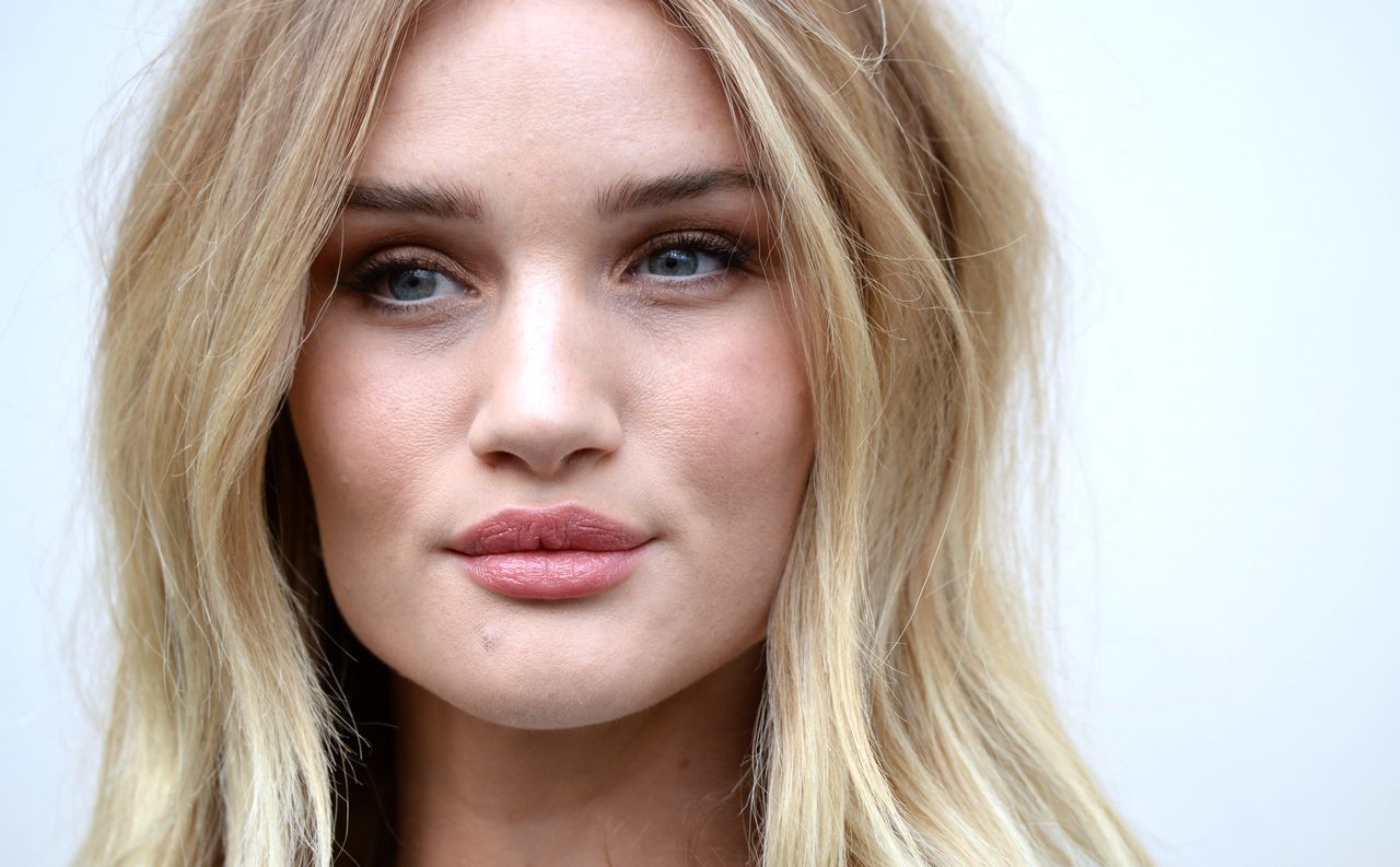 Rosie Huntington-Whiteley zachwyca figurą. Niedawno urodziła!