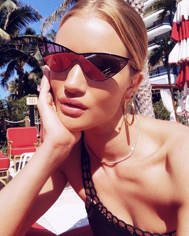 Rosie Huntington-Whiteley w bikini. Niedawno urodziła!