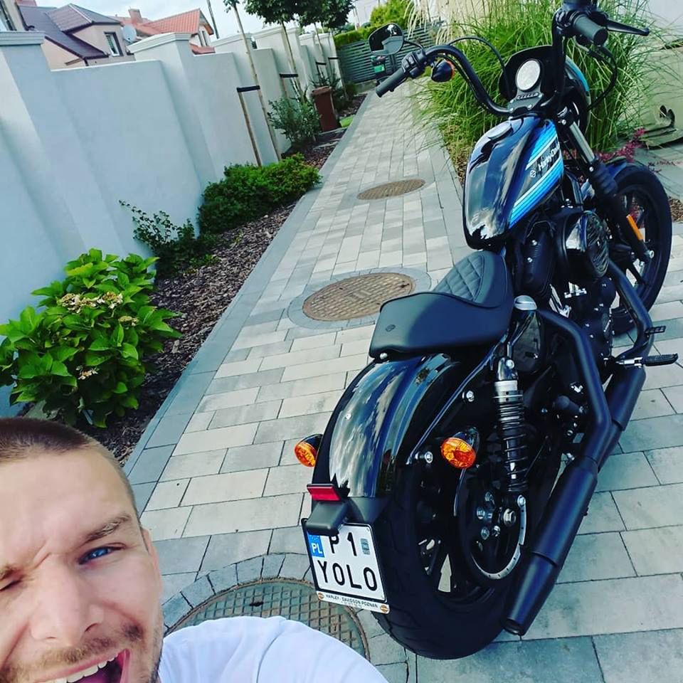 Marek Hoffmann ma nowy motocykl. Do jego garażu trafił harley