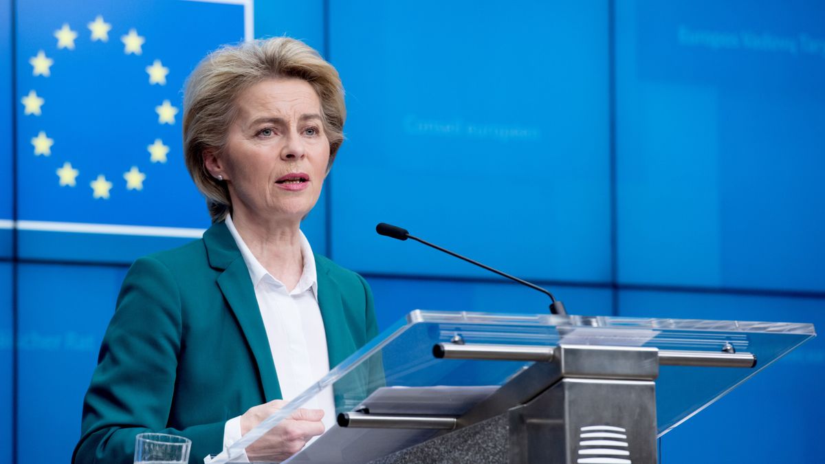 Kraje członkowskie poparły decyzje Komisji Europejskiej w sprawie przesunięcia 37 mld euro na walkę z wirusem. Na zdjęciu Ursula von der Leyen, szefowa KE