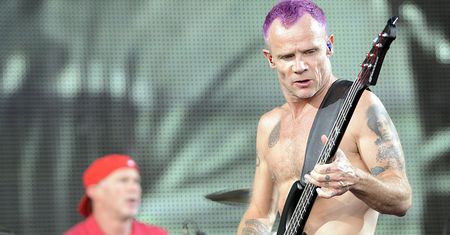 Basista Red Hot Chili Peppers: mówiliśmy na siebie Bracia Wstrzykalscy