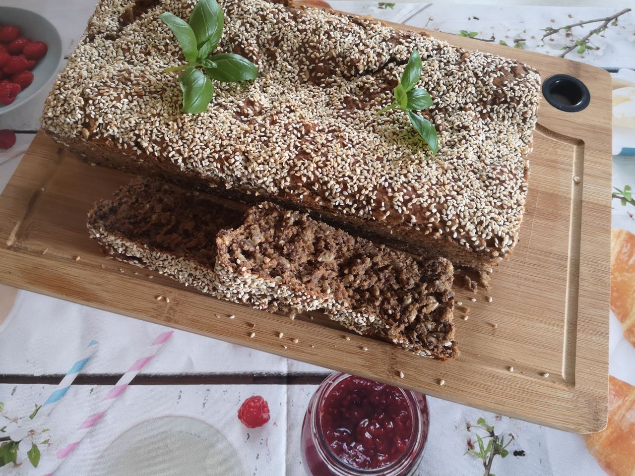 Chleb orkiszowy z nasionami