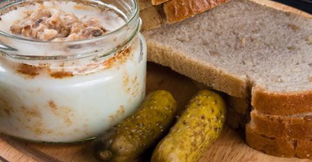 Jak przygotować domowy smalec? Polski specjał na kilka sposobów