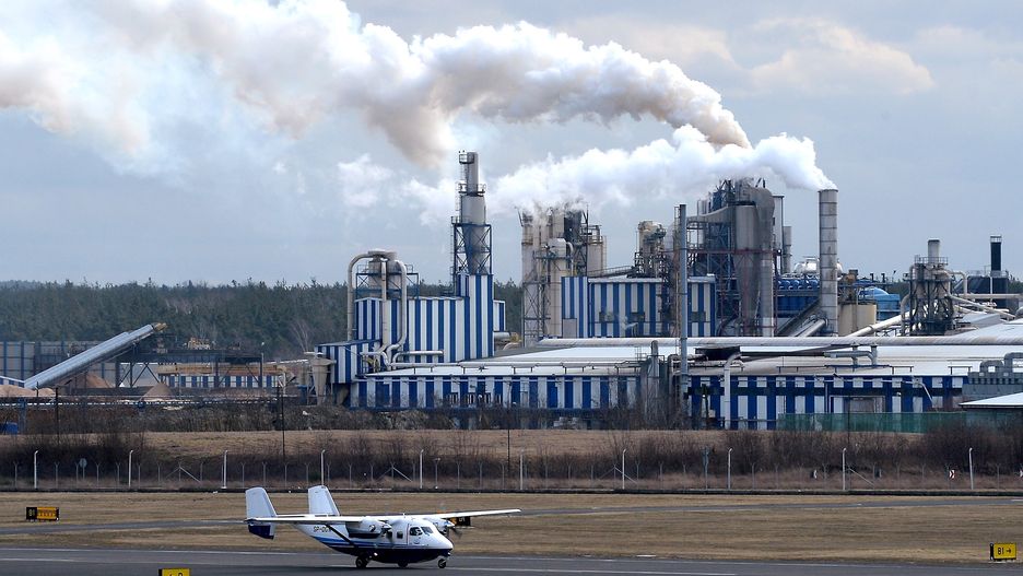 Dym nad fabryką Kronospan