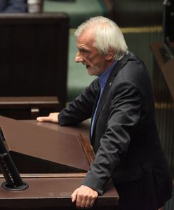 Terlecki szykuje się na wojnę. Wicemarszałek sejmu i poseł PiS pozuje do zdjęcia w hełmie i kamizelce kuloodpornej