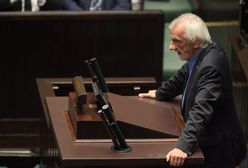 Terlecki szykuje się na wojnę. Wicemarszałek sejmu i poseł PiS pozuje do zdjęcia w hełmie i kamizelce kuloodpornej