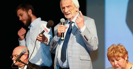 Wicemarszałek parkuje w niedozwolonym miejscu? Poseł PO publikuje zdjęcie