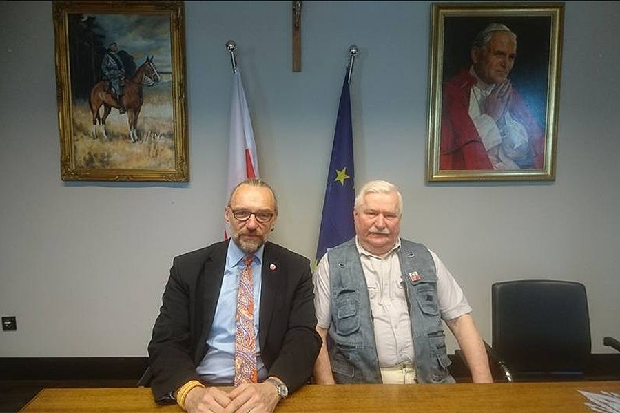 Matusz Kijowski szuka wsparcia u Wałęsy - dowodem na to zdjęcie na Facebooku