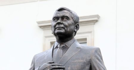 Wojciech Engelking: Fikcyjne obchody, prawdziwy pomnik