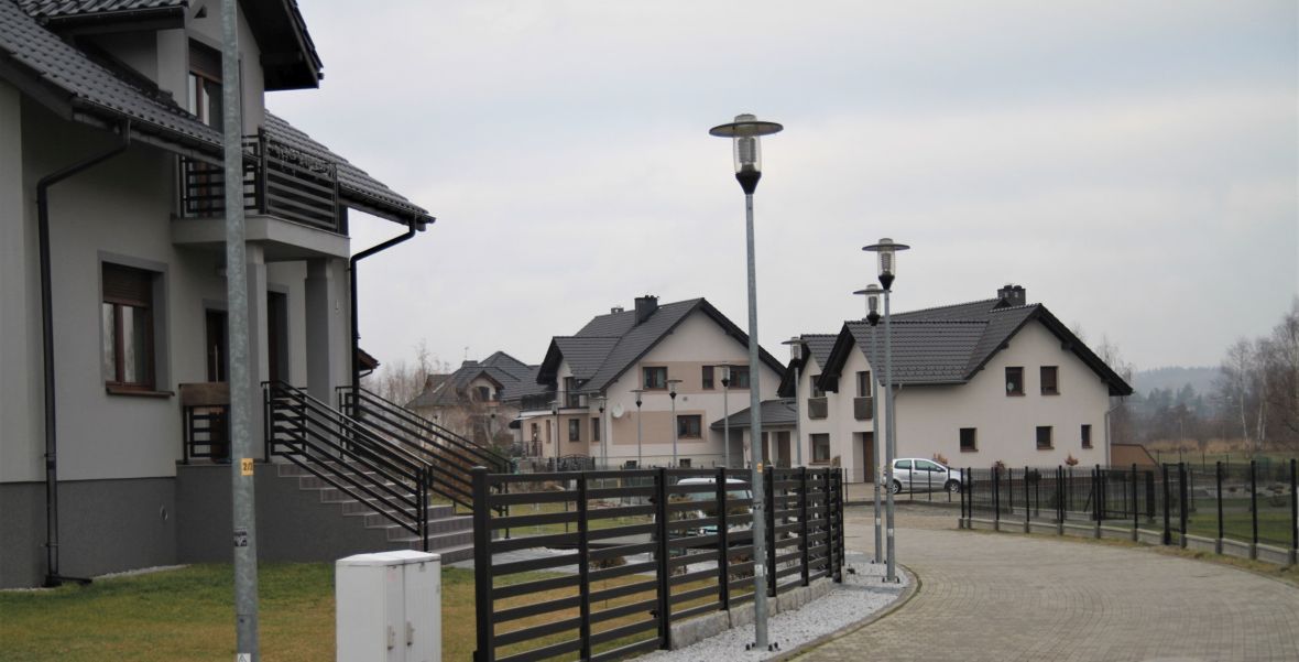 Nowe Nieboczowy przypominają raczej przedmieście niż wioskę 