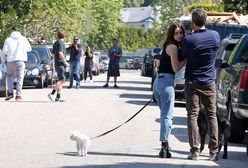 Ben Affleck i Ana de Armas wyszli na spacer. Czyhał na nich tłum paparazzi
