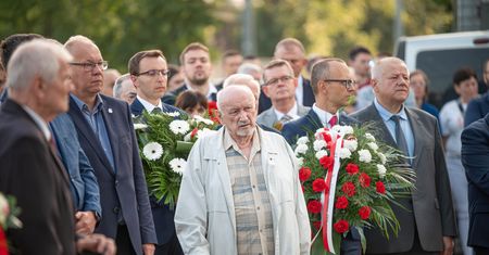 Rozpoczęły się obchody 68. rocznicy Poznańskiego Czerwca. Pierwsze kwiaty złożono już o 6:00 rano