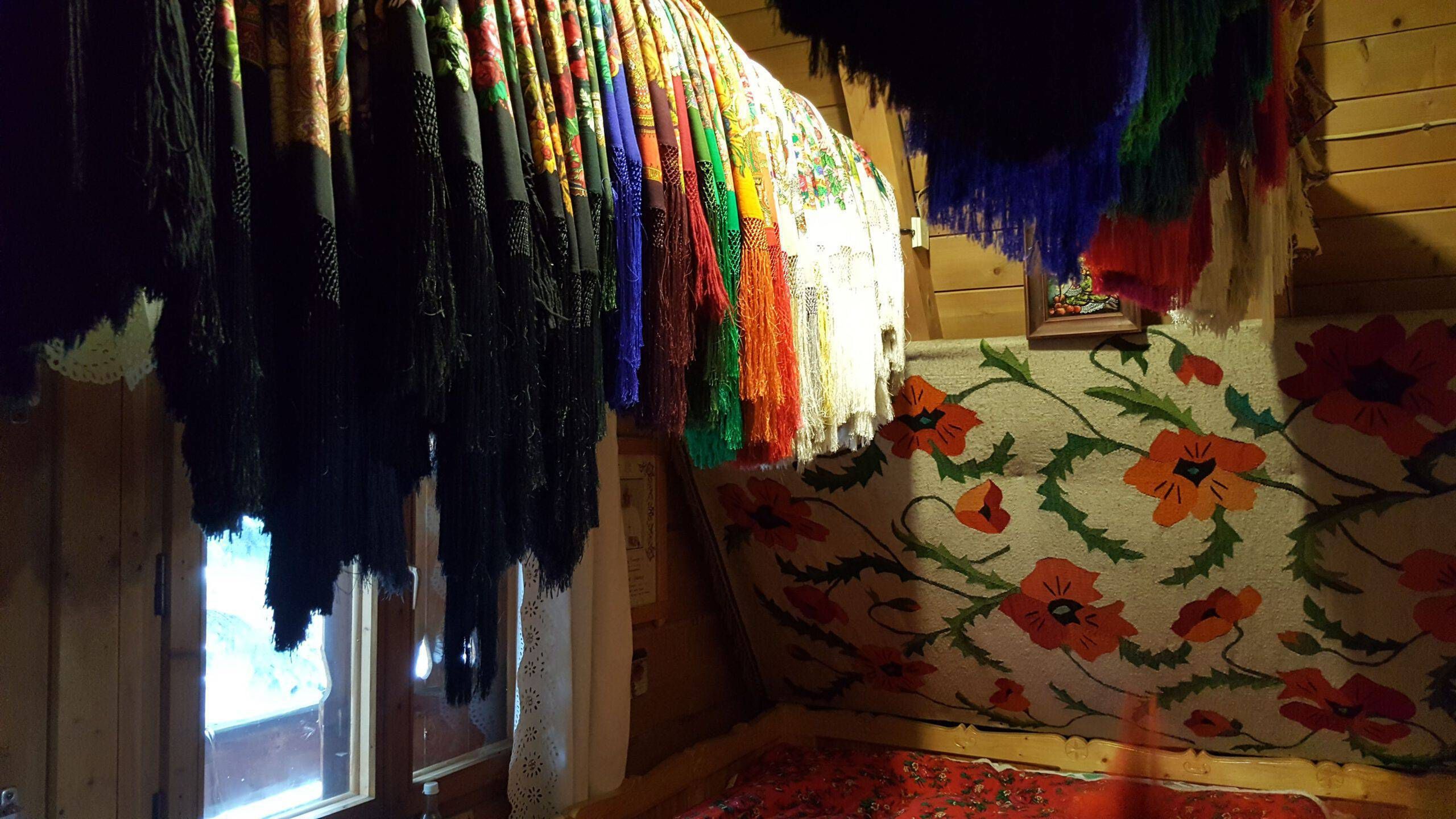 Zofia Karpiel-Bułecka - wnętrze karczmy