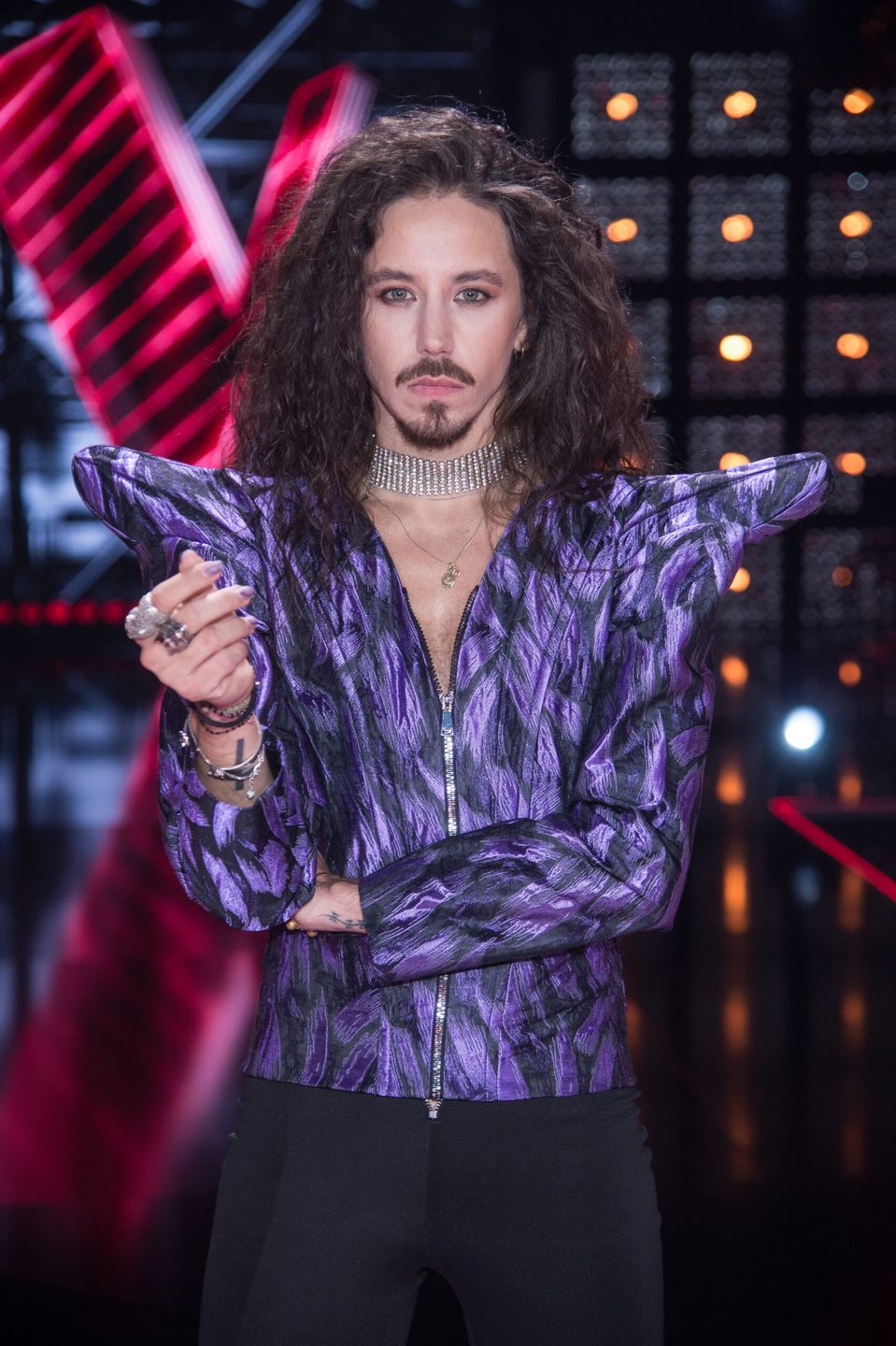 Michał Szpak podczas drugiego finałowego odcinka The Voice of Poland 11