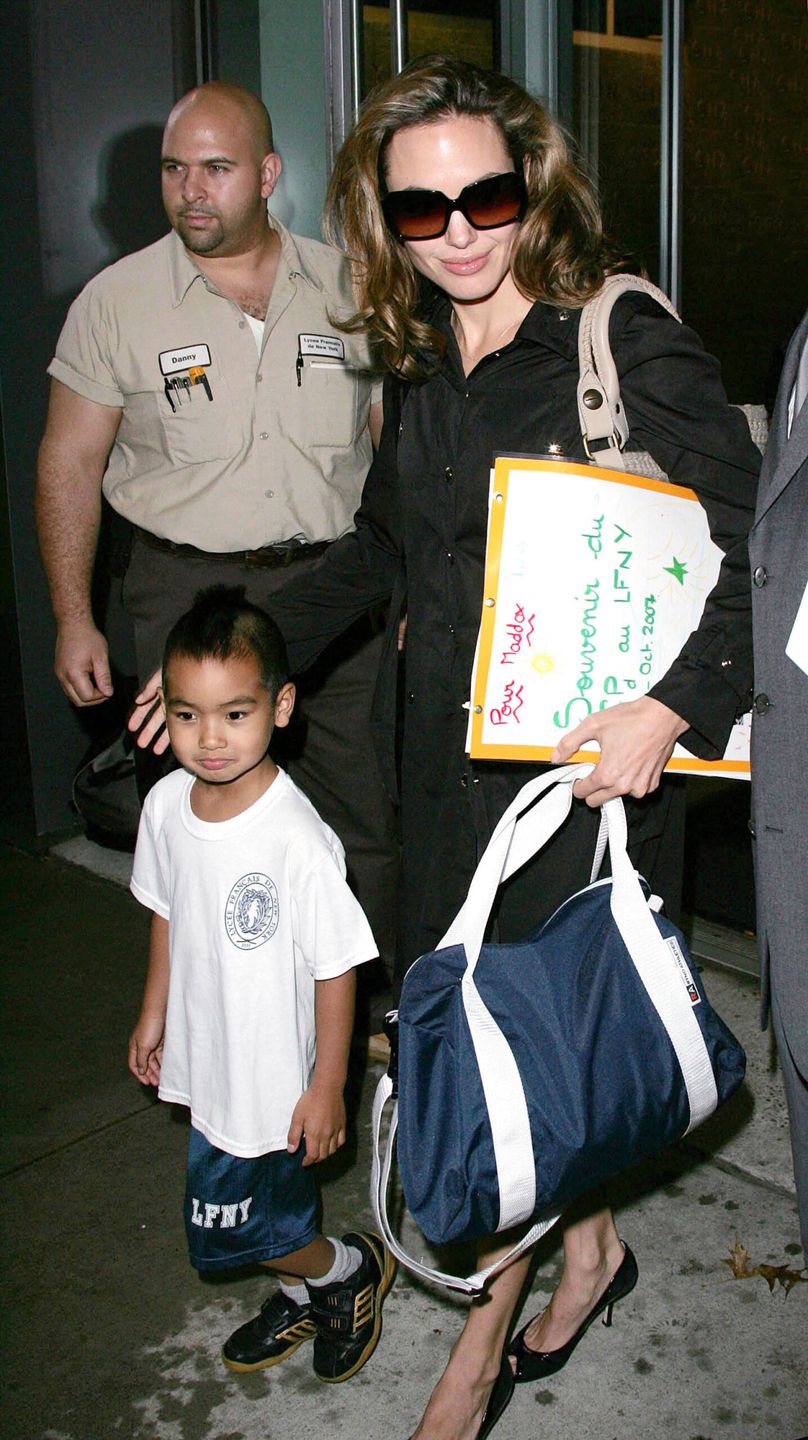 Angelina Jolie collects Maddox from school - New York.Angelina Jolie picks up her son, Maddox, at The Lycee Francais School in New York. She is carrying souvenir drawings presented by his classmates to commemorate his last day at this school. ***Not for syndication in France!*** URN:5235750
