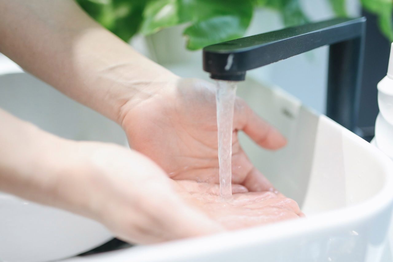 Jak zmywarka skończy swoją pracę, umyj ręce (Pexels)