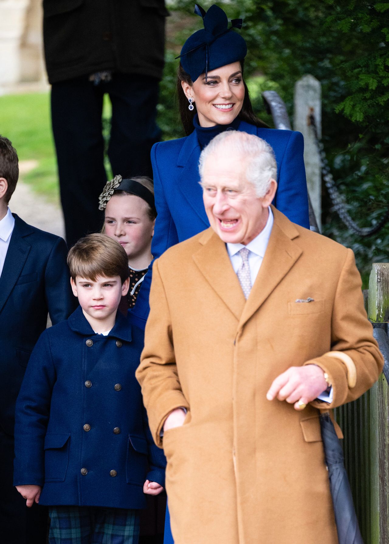 Król Karol III wciąż ma opuchnięte palce (fot. GettyImages)