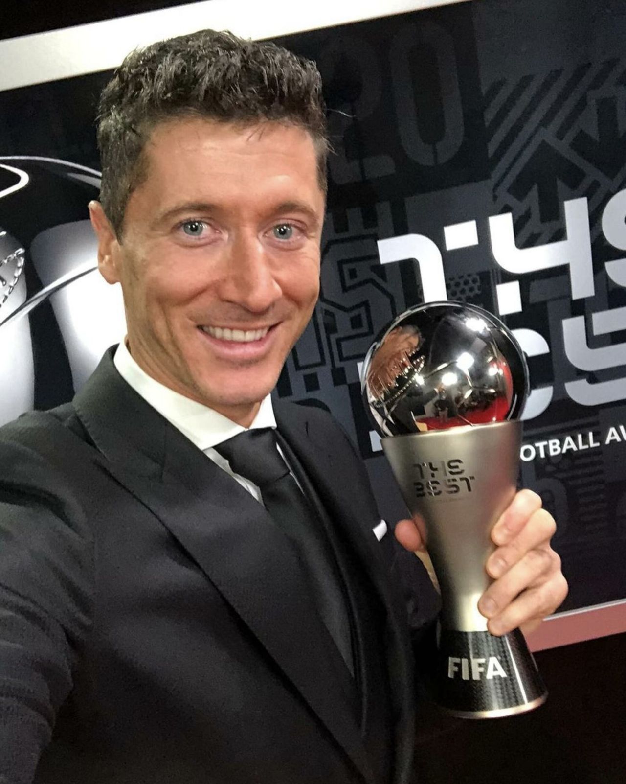 Robert Lewandowski najlepszym piłkarzem świata | fot. Instagram.com/_rl9