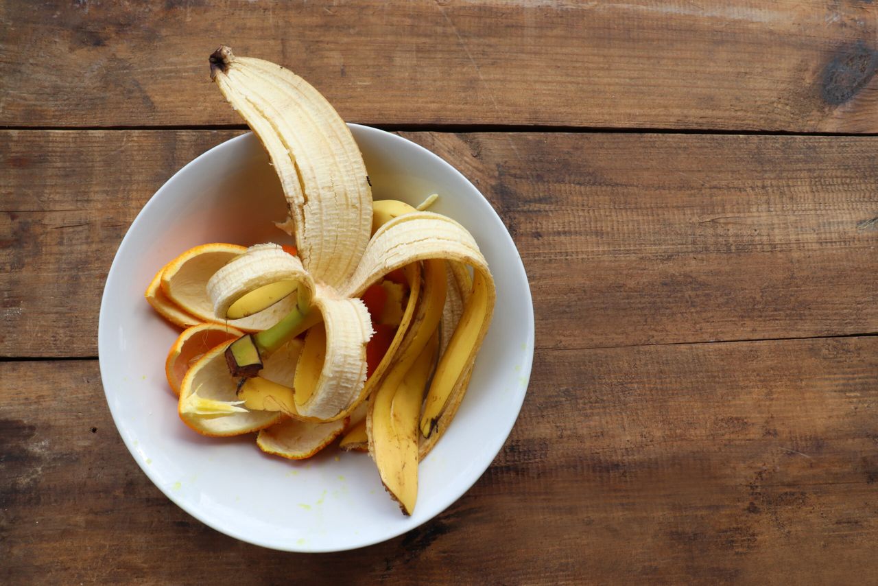 Skórka z banana jako nawóz, fot. Adobe Stock
