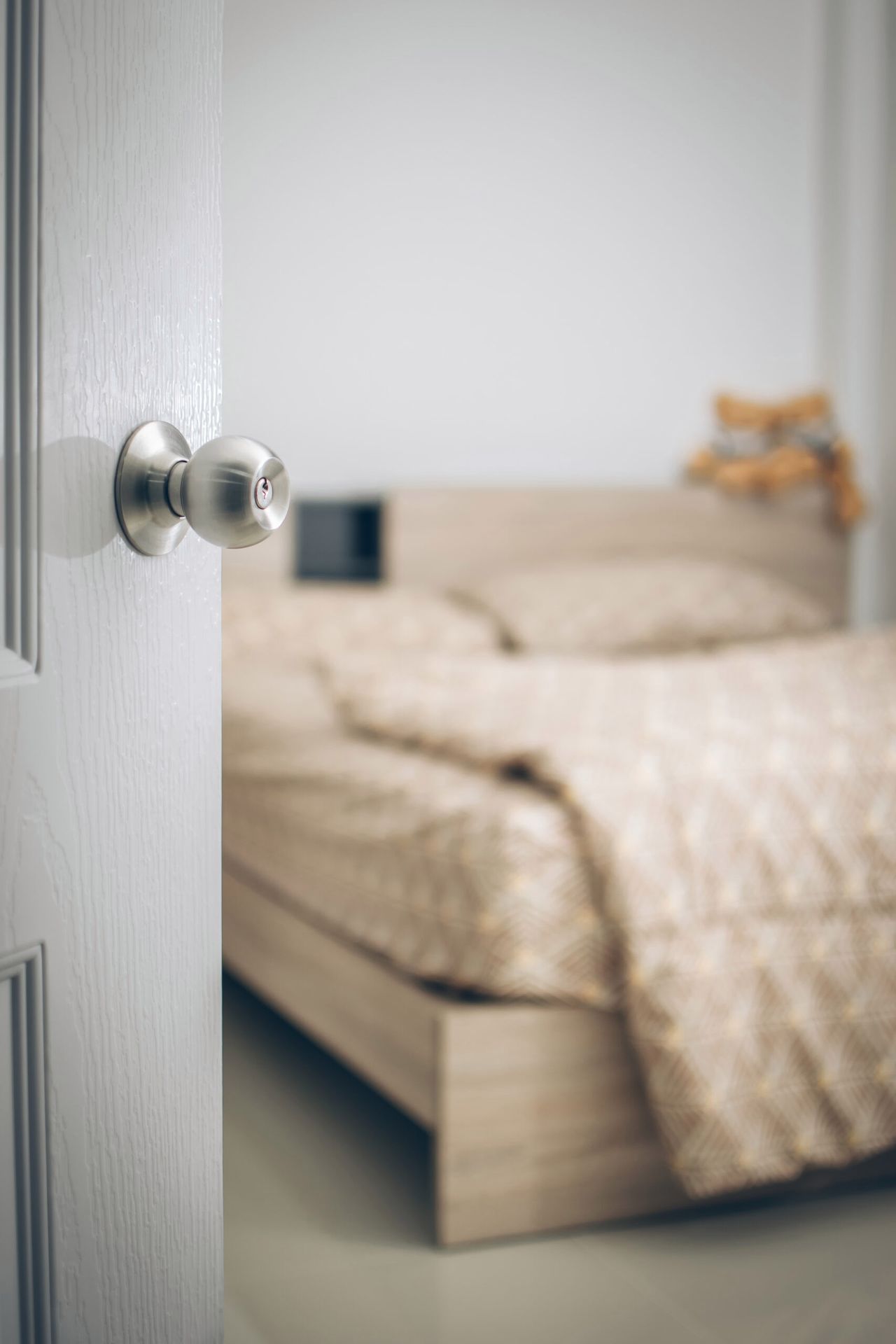 Otwarte drzwi do sypialni mogą być źródłem niebezpieczeństwa, fot. Freepik