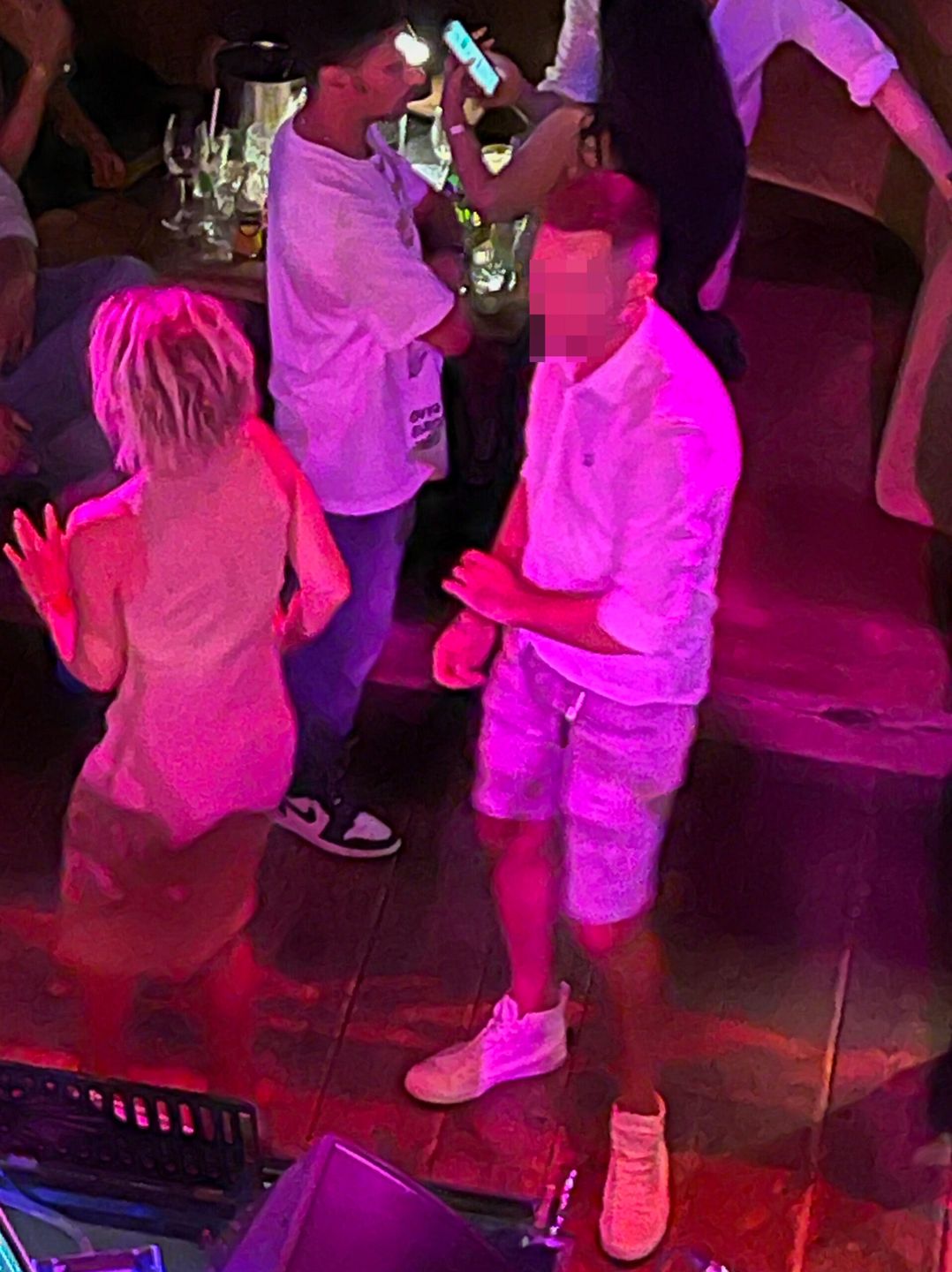 Joanna Racewicz w klubie z partnerem