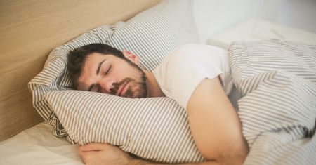 Jak dobrze spać po pięćdziesiątce?