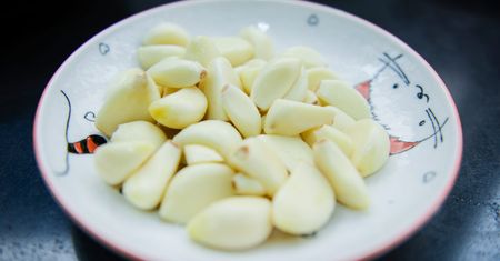 Lubisz czosnek? Wystarczy jeden ząbek dziennie, by zauważyć diametralną zmianę
