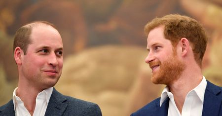Książę William wyciąga rękę do Harry'ego. Tuż przed przyjazdem brata do Londynu zdecydował się na piękny gest