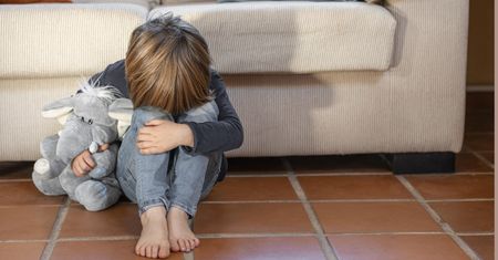 Trening kocykowy to staroświecka forma wychowania. Nie rób tego swojemu dziecku