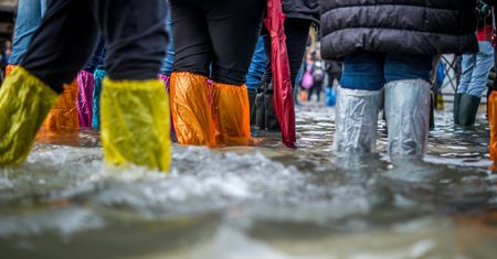 Tragiczna powódź w Hiszpanii. Walencja pod wodą, setki ofiar i paraliż komunikacyjny.