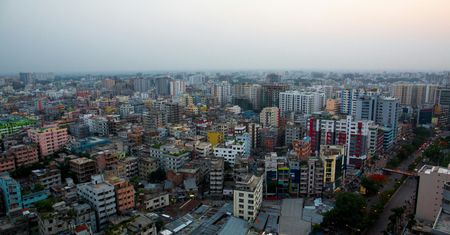 Bangladesz: krwawe zamieszki na ulicach, dymisja i ucieczka premier. Rebelianci wdarli się do jej siedziby