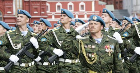 Tysiące żołnierzy defilowało na Placu Czerwonym w Moskwie. Wielka parada w rocznicę Rewolucji Październikowej